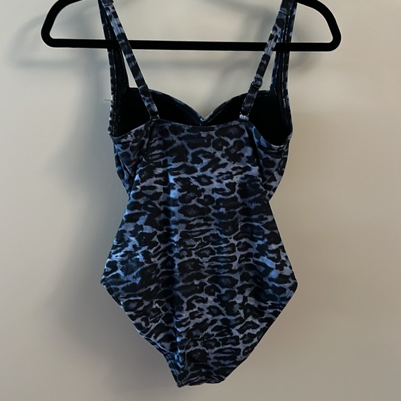 Australian Nip and Tuck Joanne one piece swimwear Aus 10/US 6 Blue Lepard print - Picture 6 of 7